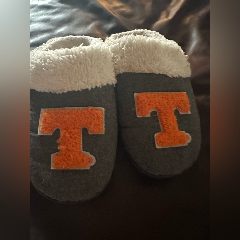 Tennessee Vols houseslippers size 5/6